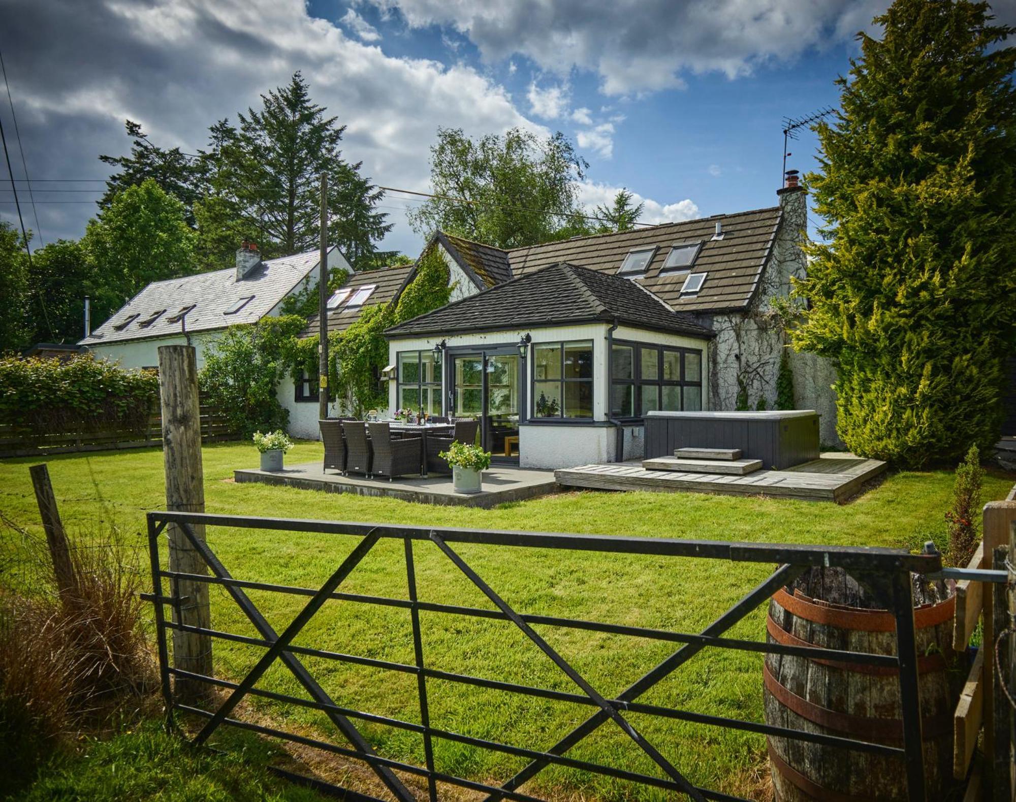 Lochend Chalets Port Of Menteith Eksteriør bilde